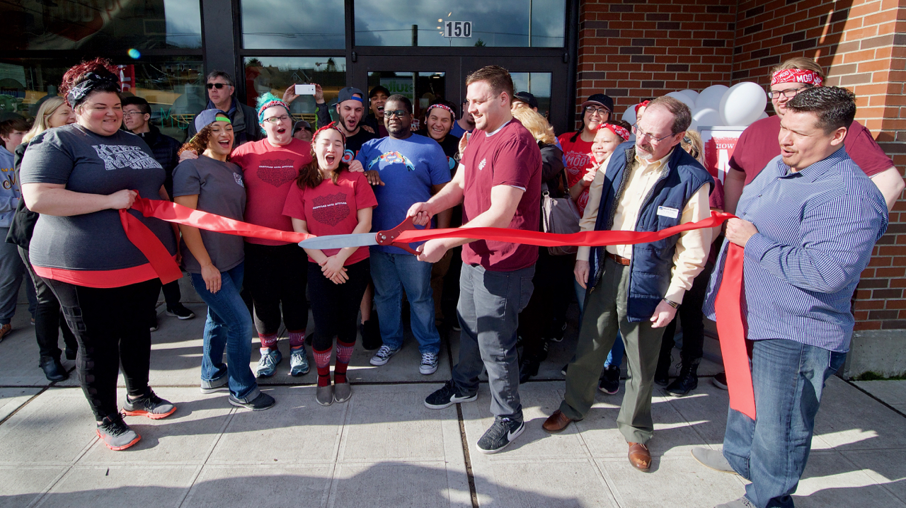 MOD Pizza opens in West Seattle to the delight of a crowd; Fast casual